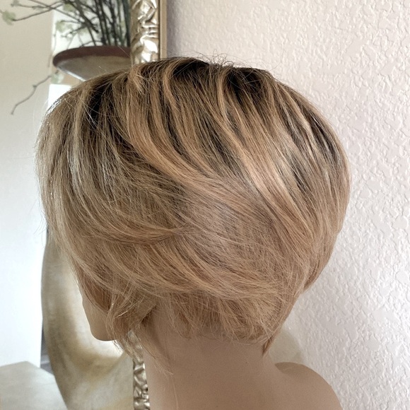 Honey Blonde Tapered Pixie Bob Dark Roots Synthetic Wig Feminine One Size Chic - Picture 14 of 14